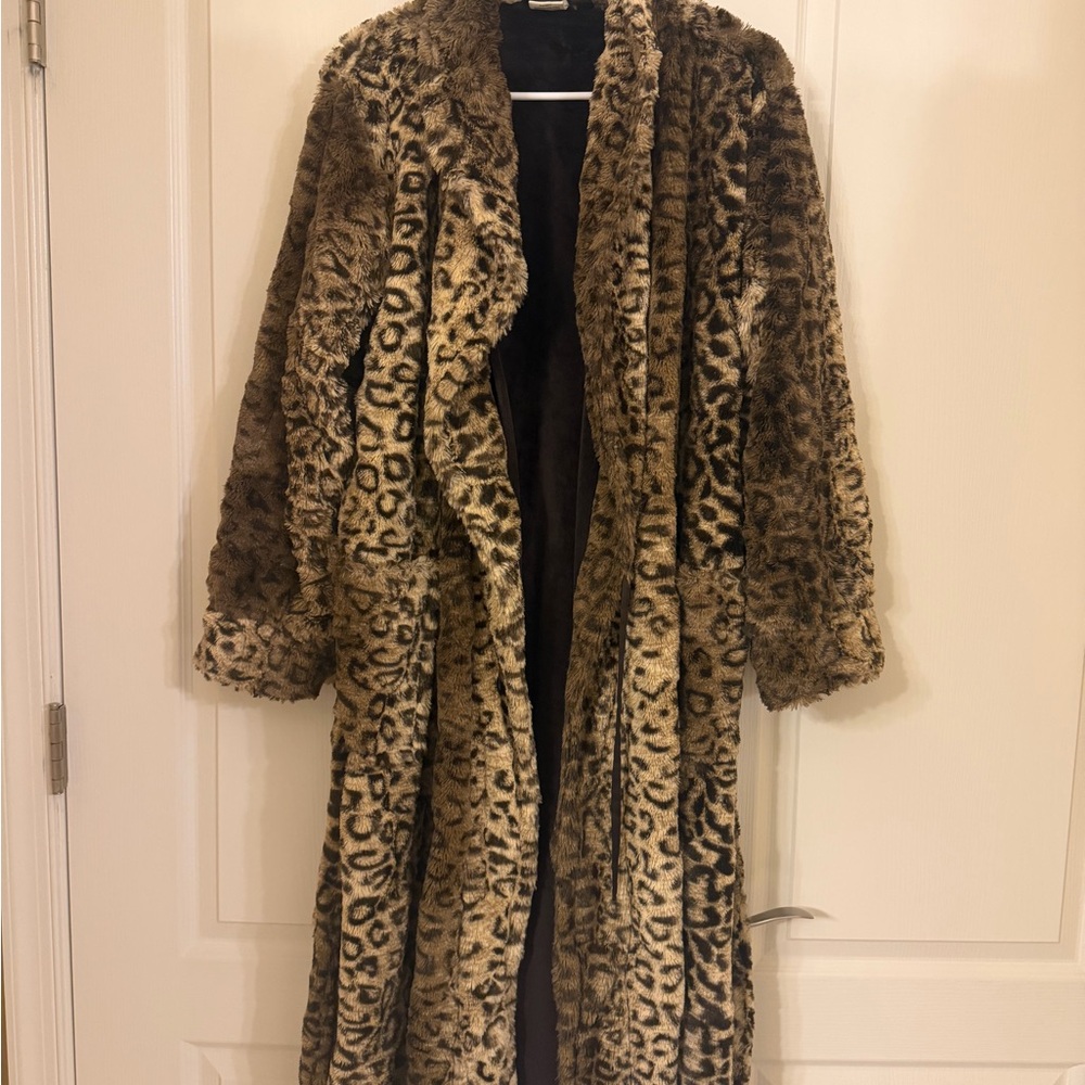 Soma Faux Fur Leopard Print Robe in Brown and Black